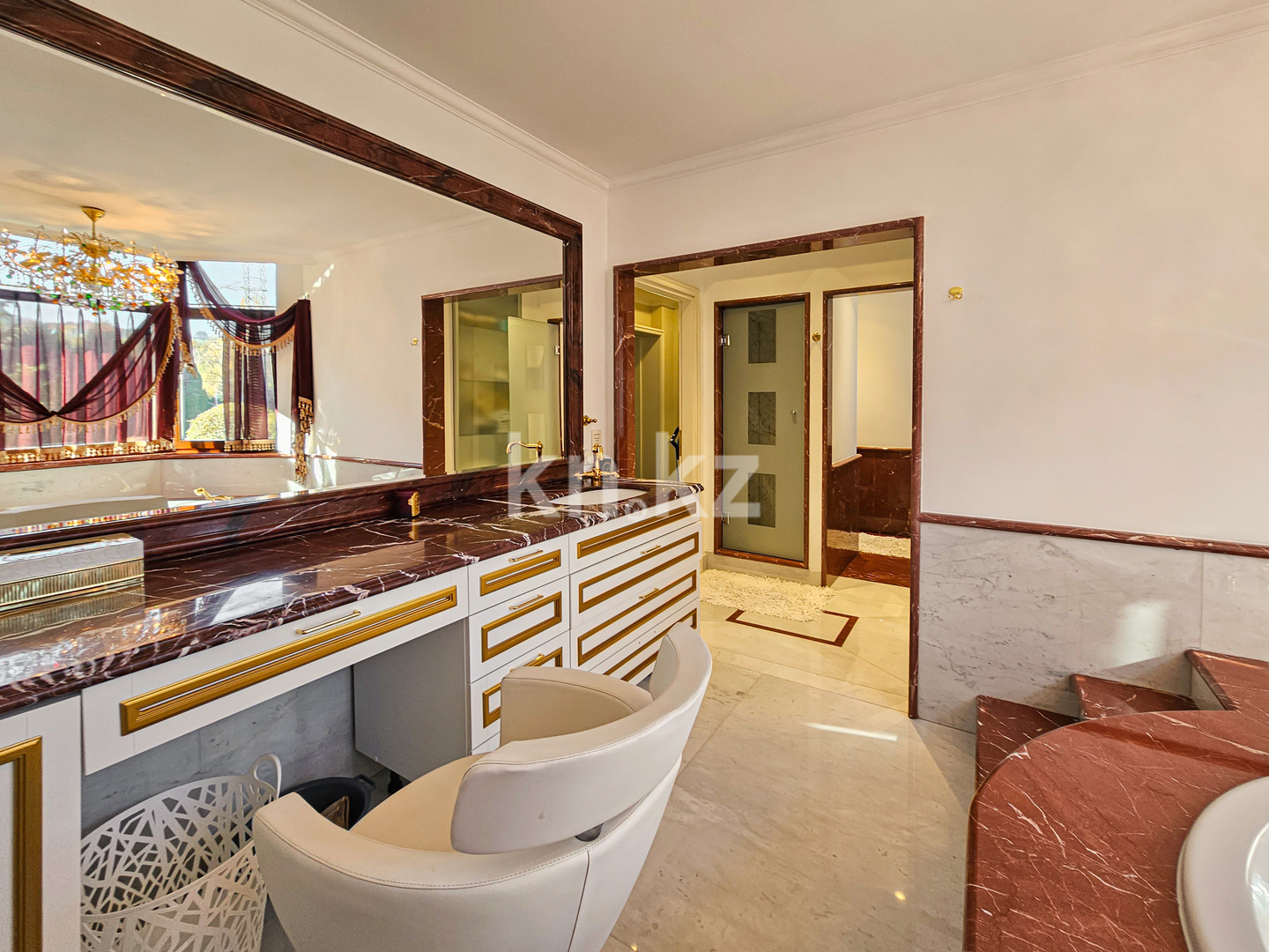 Аренда 6-комнатного дома, 540 м² - Аренда недвижимости в Алматы фото 8 из 40