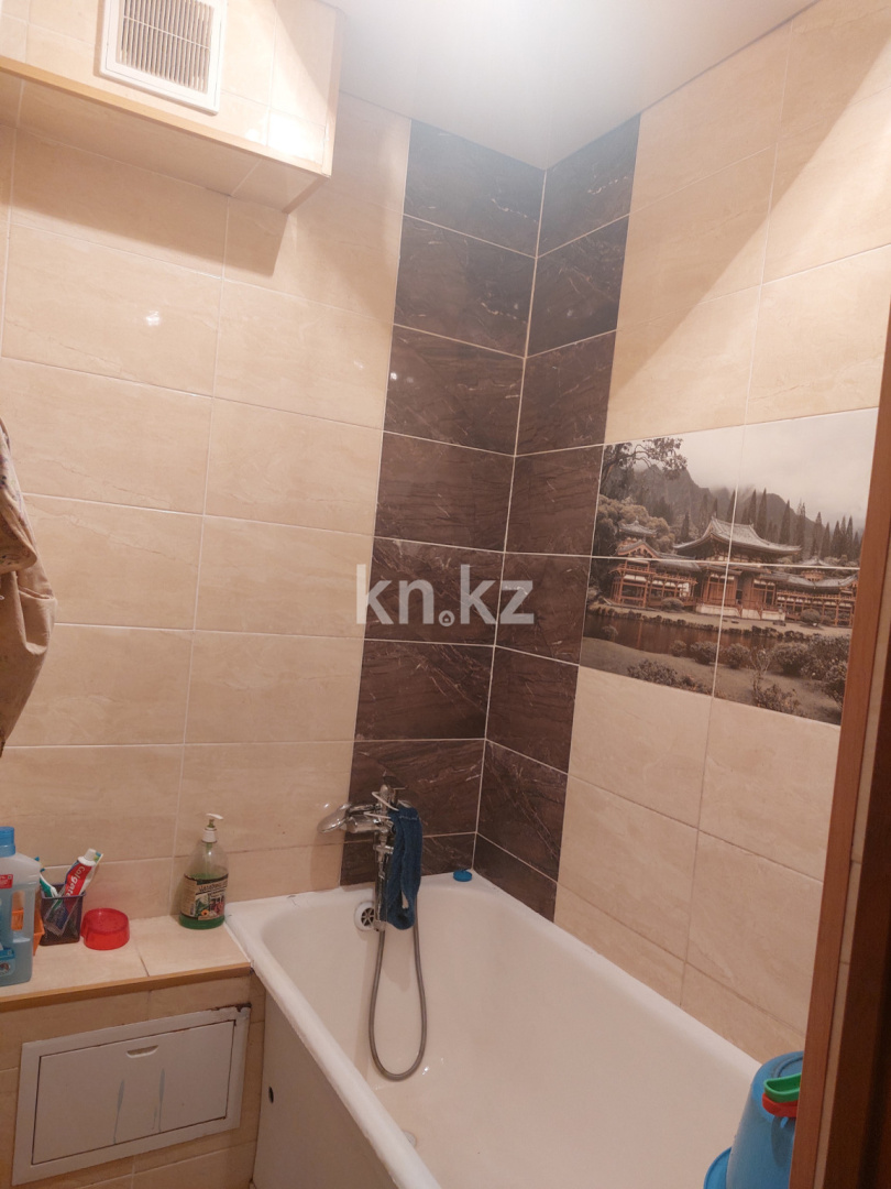 Продажа 4-комнатной квартиры, 61 м², мкр-н 14, дом  18 - Продажа  четырехкомнатных квартир в Караганде фото 19 из 24