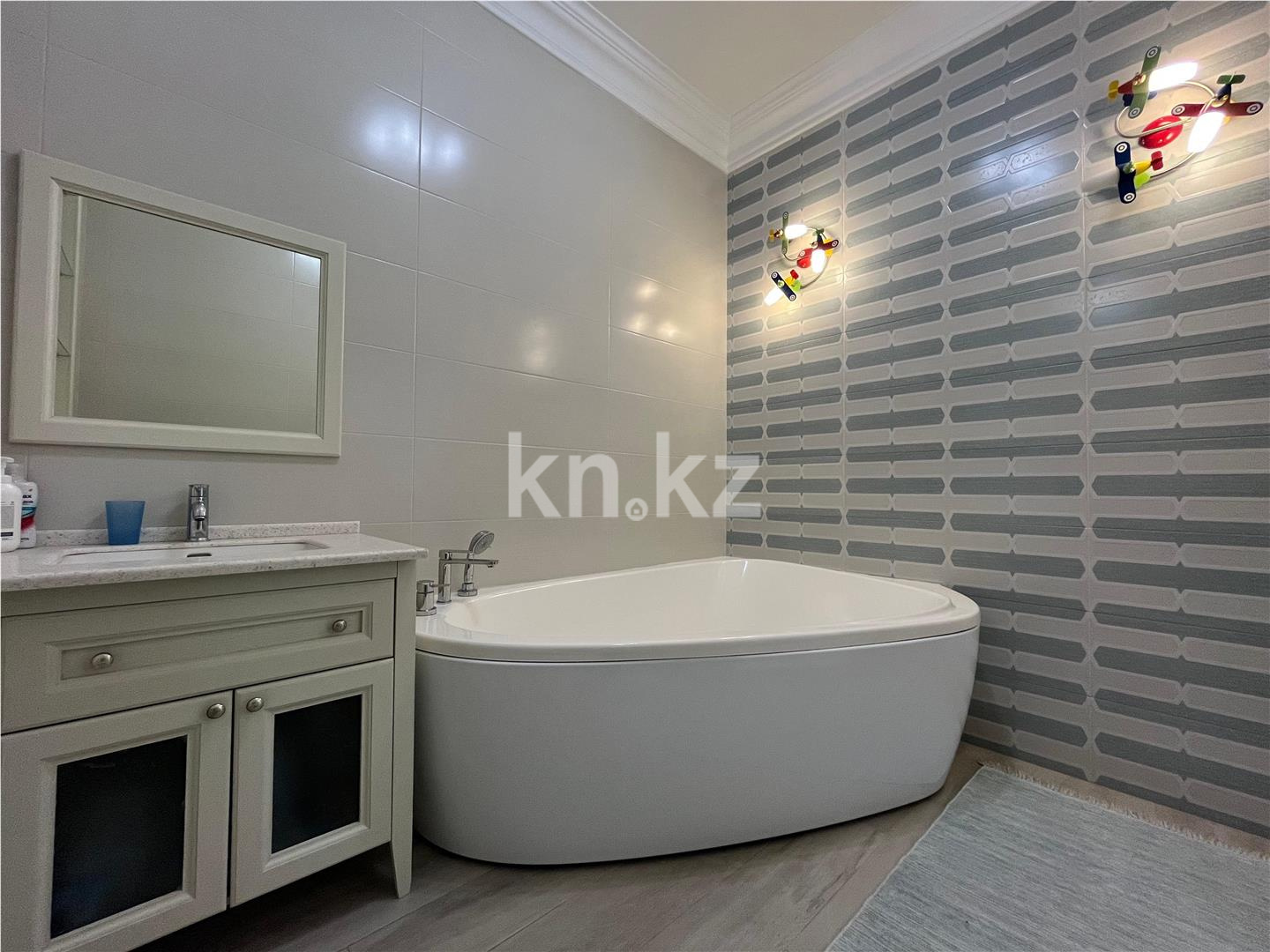 Продажа 4-комнатной квартиры, 220 м² - Продажа квартир в р-не Алматы Астаны - страница 21 фото 9 из 27