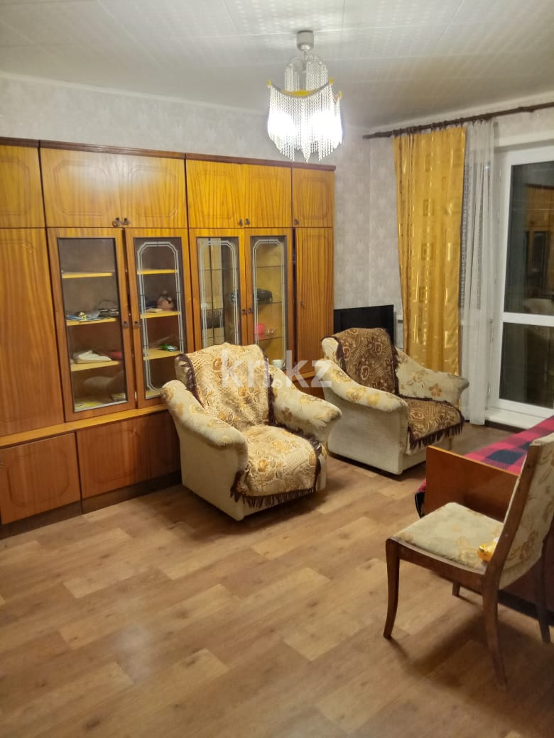 Аренда 3-комнатной квартиры, 60 м², ул. Ержанова, дом  59 - Аренда  трехкомнатных квартир помесячно в Караганде фото 1 из 5