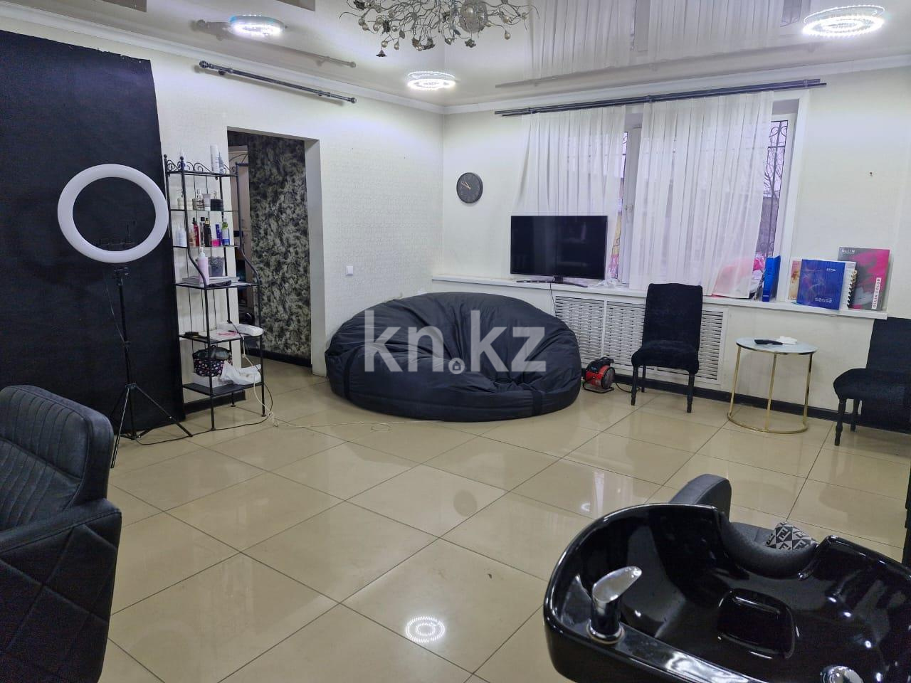 Продажа , 200 м², мкр-н Степной-4 - Продажа офисных и торговых помещений в Караганде фото 3 из 32