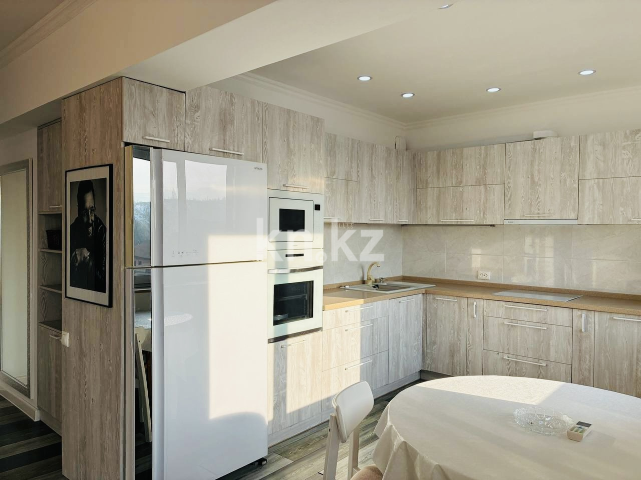 Аренда 4-комнатной квартиры, 100 м², ул. Кенесары хана, дом  98 - Аренда  четырехкомнатных квартир помесячно в Алматы фото 1 из 9