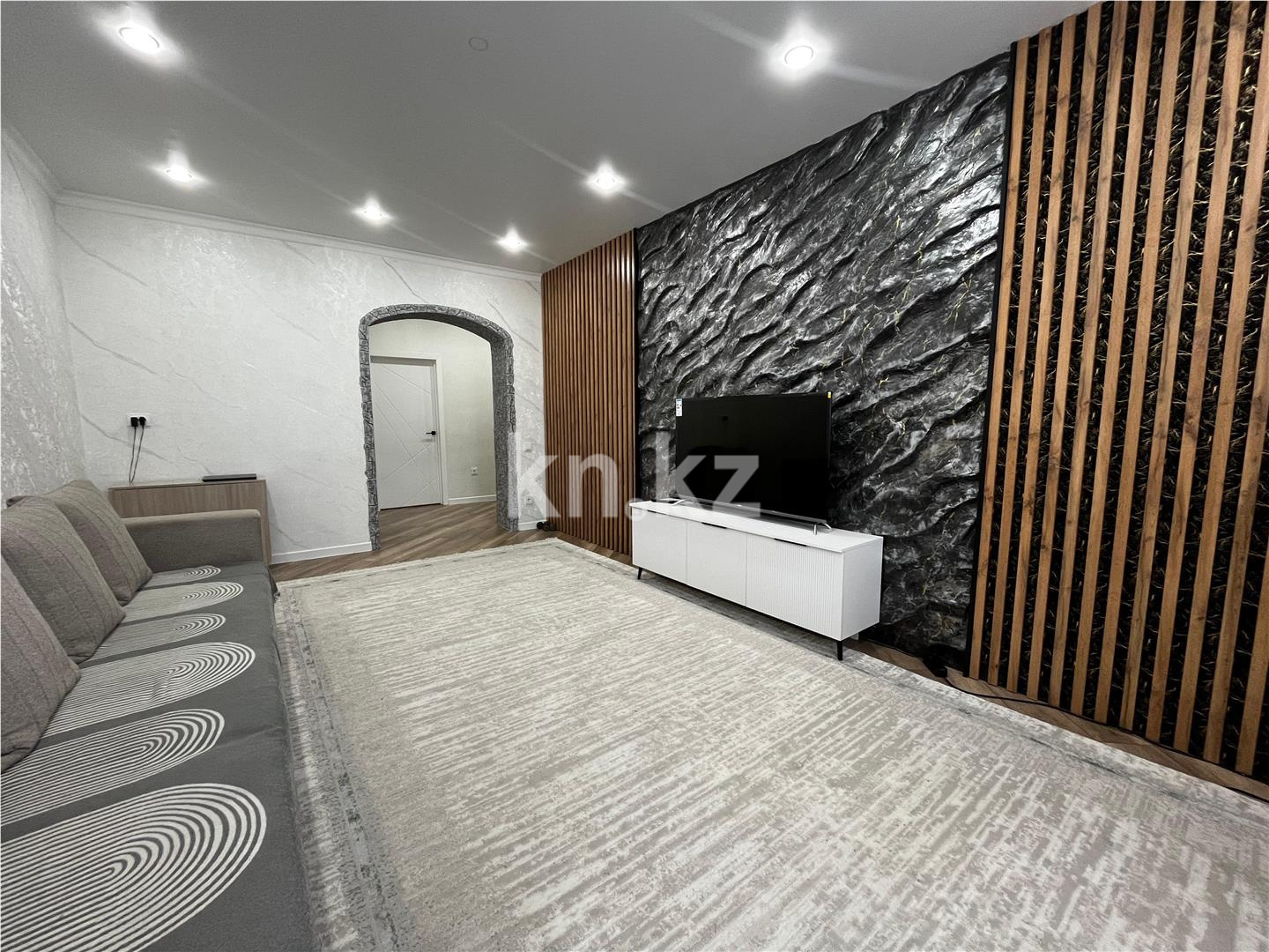 Продажа 2-комнатной квартиры, 65 м², мкр-н Голубые Пруды - Продажа квартир в Караганде фото 3 из 14