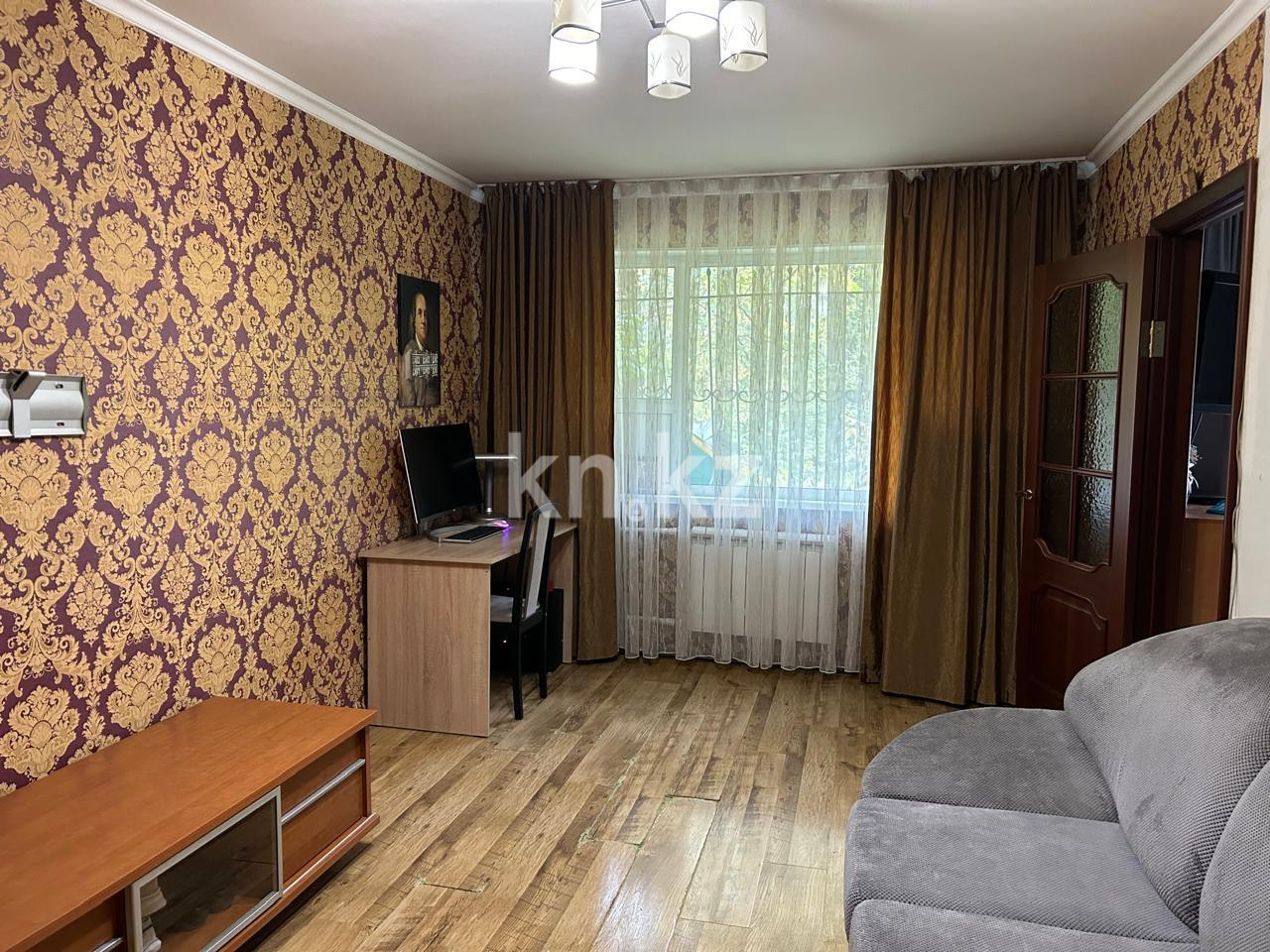 Продажа 3-комнатной квартиры, 60 м², ул. Алиханова - Продажа  трехкомнатных квартир в Караганде фото 1 из 12