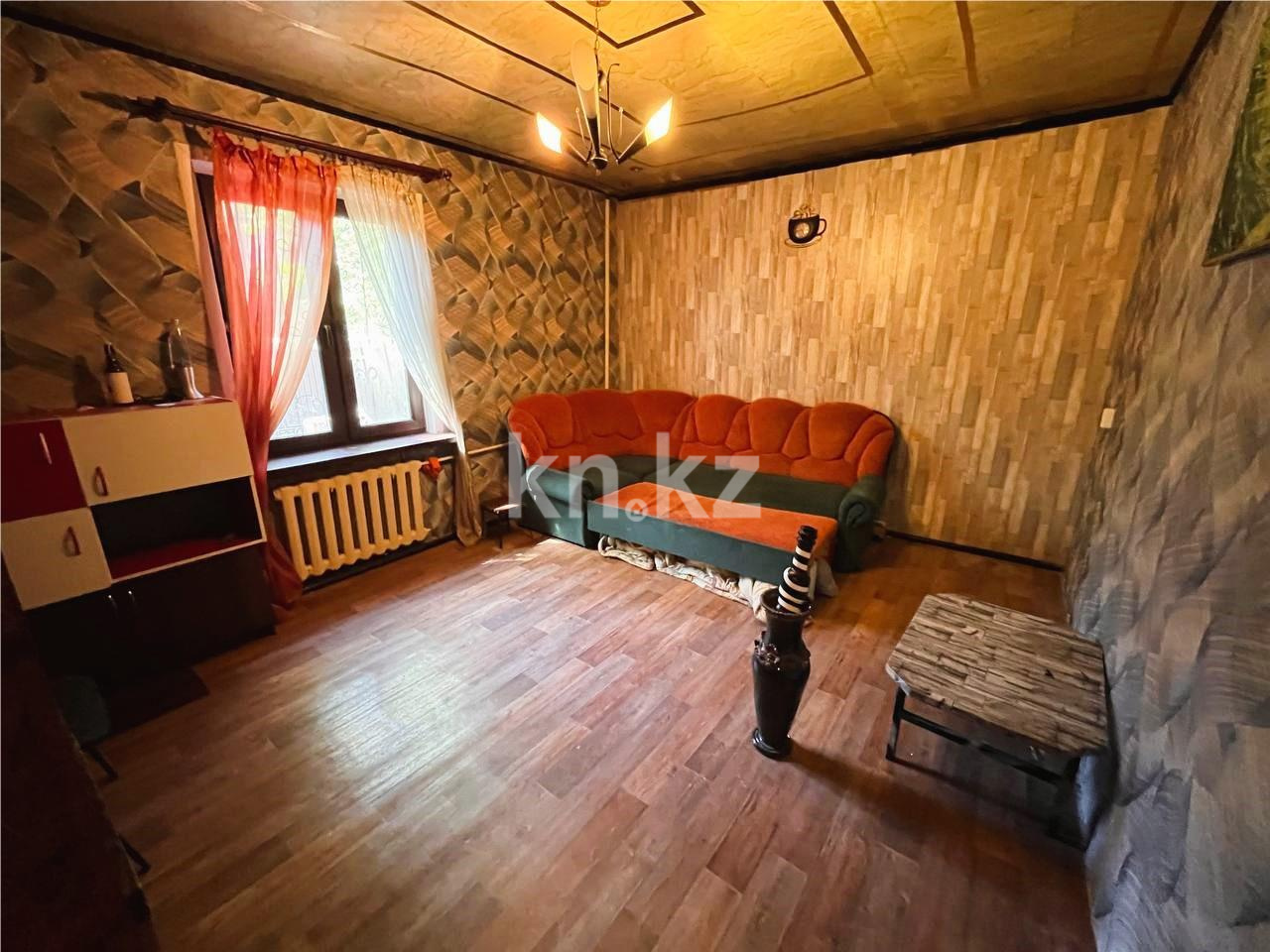 Продажа 3-комнатной квартиры, 61 м², ул. Сарсекова - Продажа  трехкомнатных квартир в Караганде фото 1 из 34
