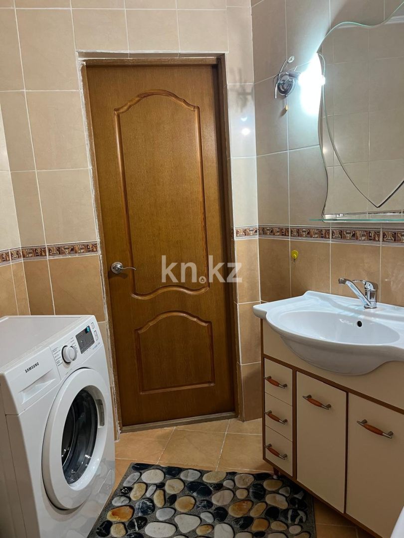Продажа 3-комнатной квартиры, 50 м², Пичугина 240, дом  10 - Продажа  однокомнатных, двухкомнатных, трехкомнатных квартир в Караганде фото 1 из 11