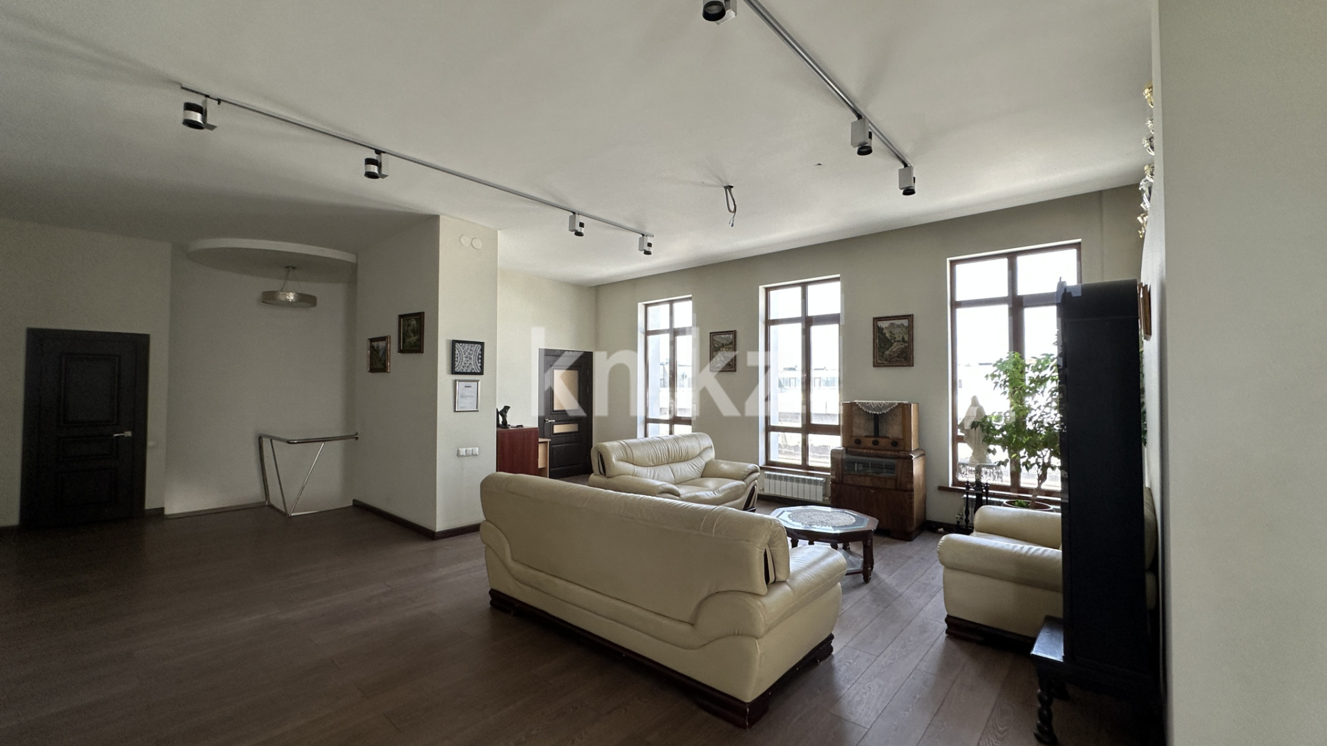 Продажа 5-комнатной квартиры, 295 м² - Продажа квартир в Казахстане - страница 6 фото 13 из 22