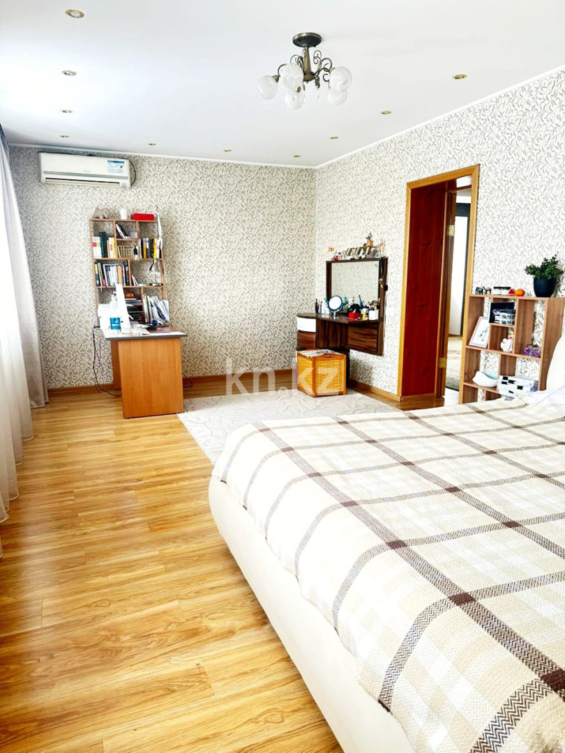 Продажа 4-комнатного дома, 205 м² - Аренда квартир помесячно в Костанае фото 1 из 18