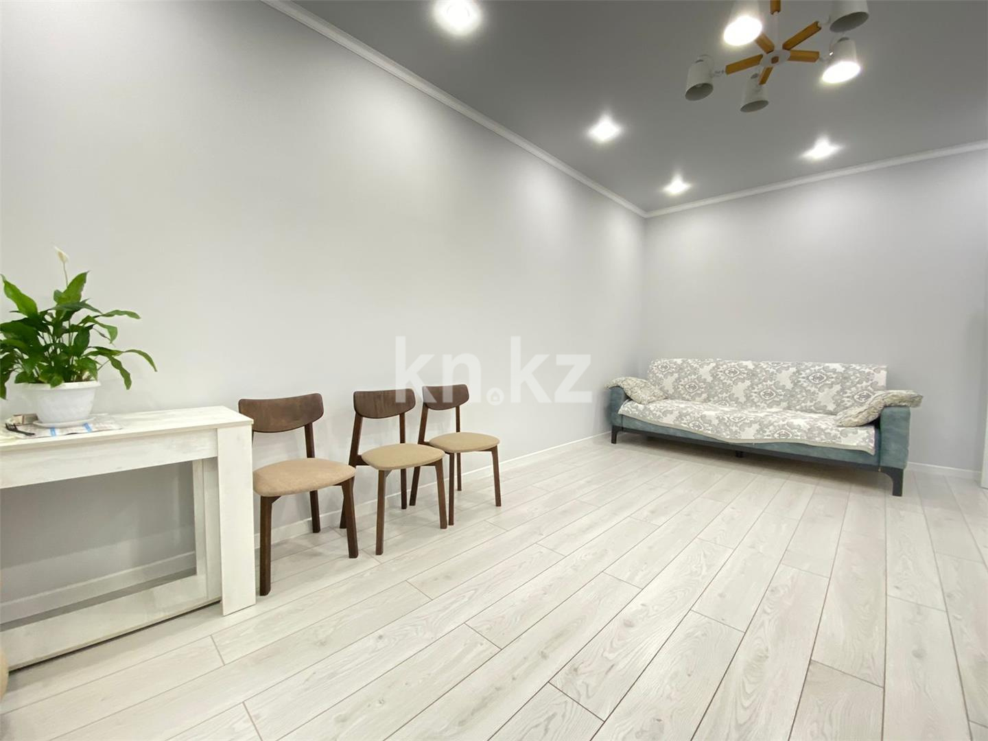 Продажа 2-комнатной квартиры, 62 м², ул. Муканова - Продажа  двухкомнатных квартир в Караганде фото 1 из 13