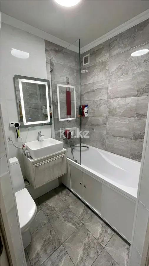 Продажа 2-комнатной квартиры, 43 м², 11 мкр., дом  8 в Алматы - фото 4