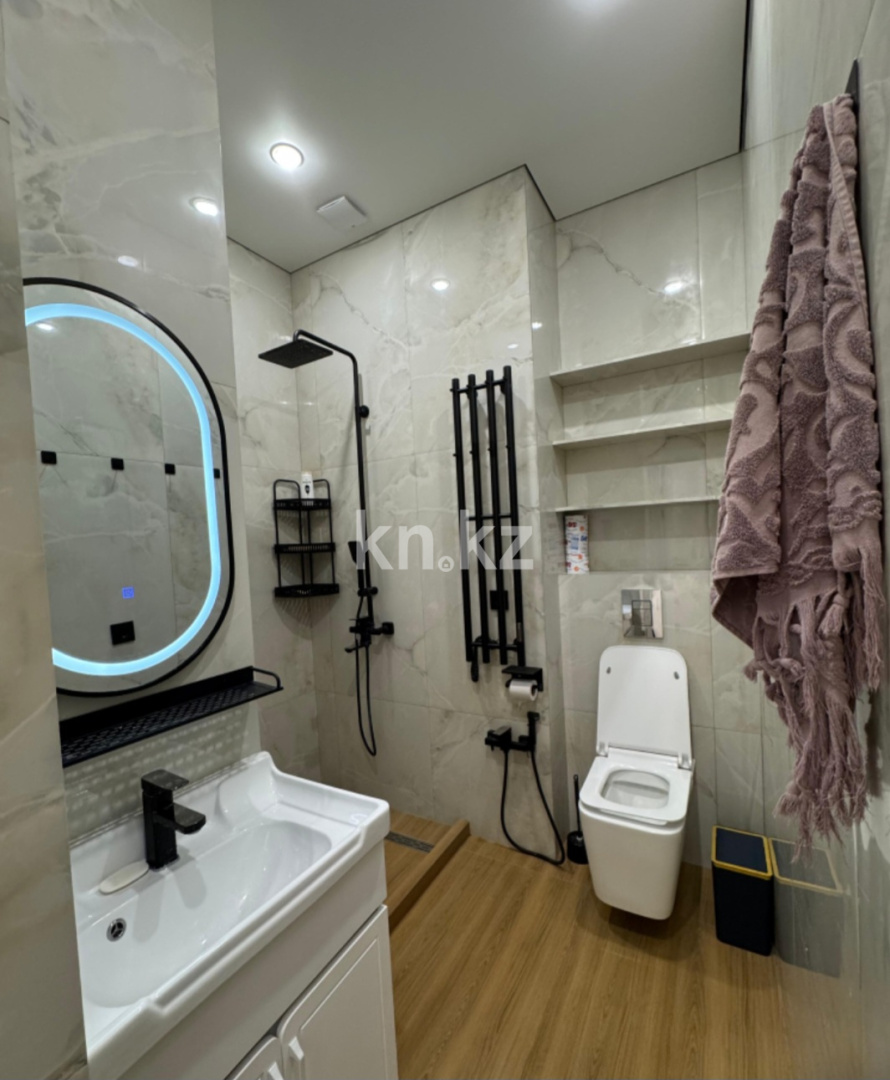 Аренда 4-комнатной квартиры посуточно, 80 м², пр. Райымбека, дом  348/1 - ул. Емцова - Аренда  четырехкомнатных квартир посуточно в Алматы фото 23 из 25