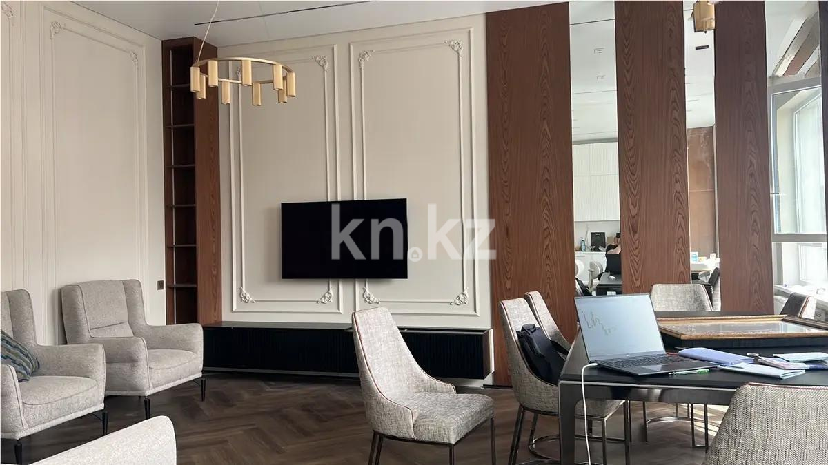 Продажа 4-комнатной квартиры, 131 м², ул. Толе би, дом  52 - Продажа  четырехкомнатных квартир в Астане без посредников с фото фото 1 из 3