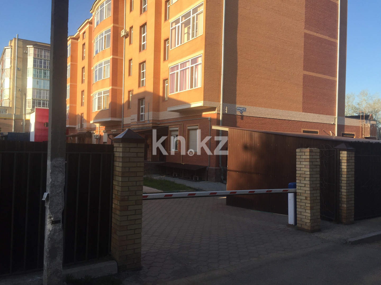 Продажа 3-комнатной квартиры, 98 м², ул. Аманжолова в Караганде - фото 19