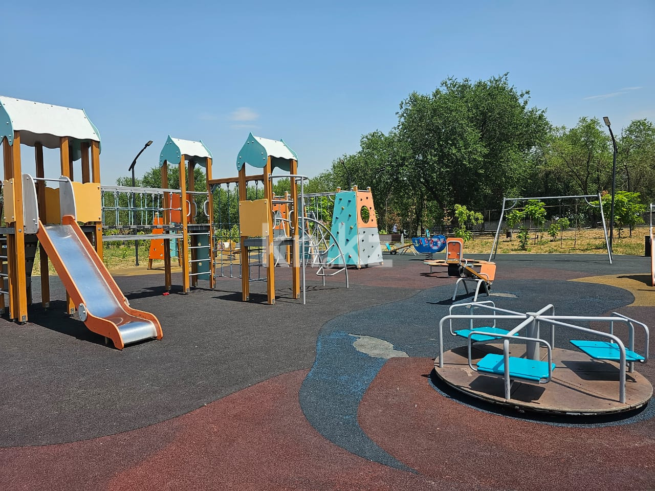 Продажа 5-комнатного дома, 345 м², ул. Айтматова - Продажа квартир в Алматы фото 5 из 8