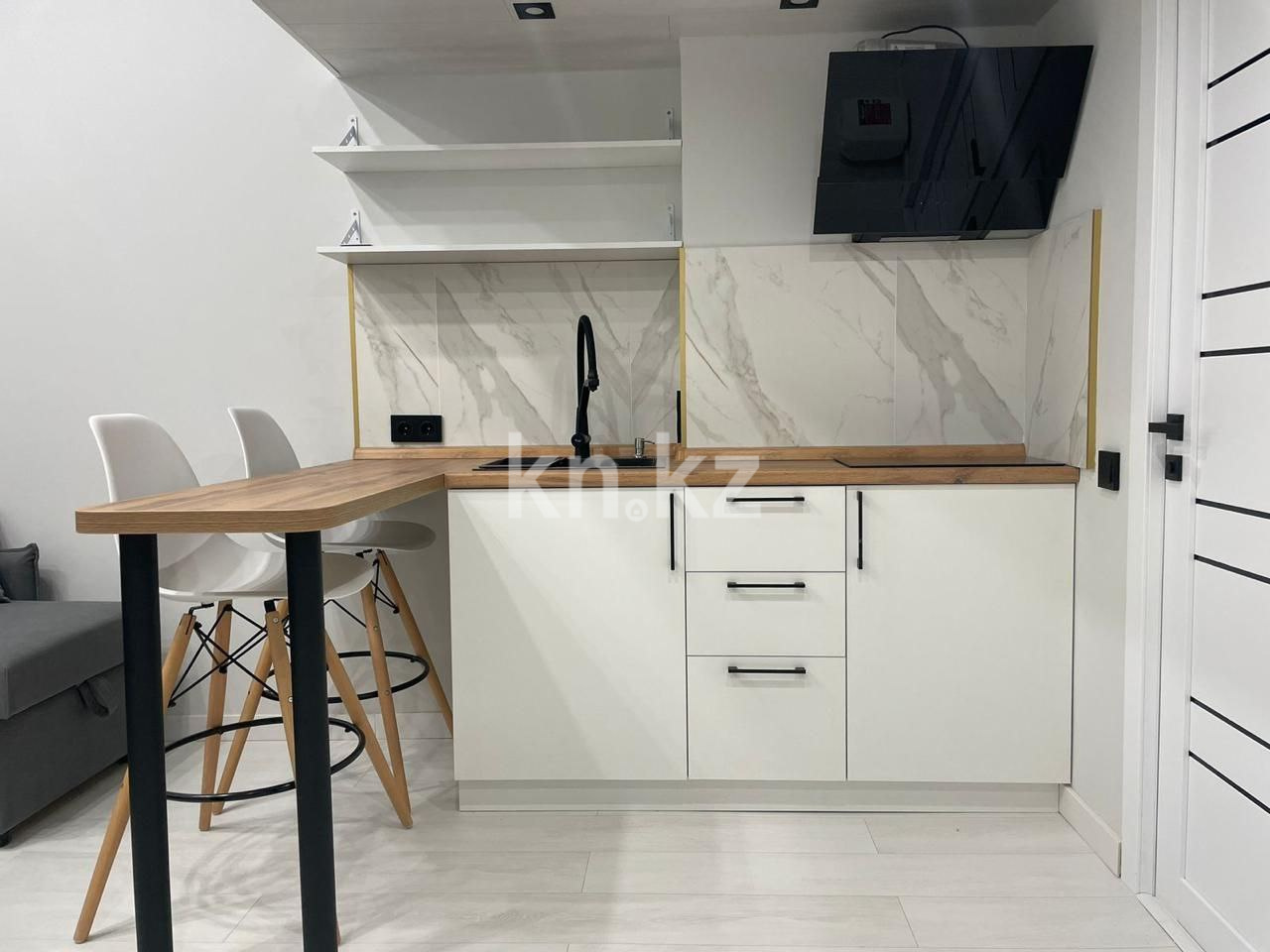 Продажа помещения, 30 м² - Продажа офисных и торговых помещений в Алматы фото 2 из 27