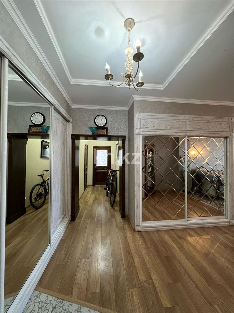 Продажа 3-комнатной квартиры, 127 м², ул. Аманжолова, дом  96/1 - Продажа квартир в Караганде фото 17 из 25