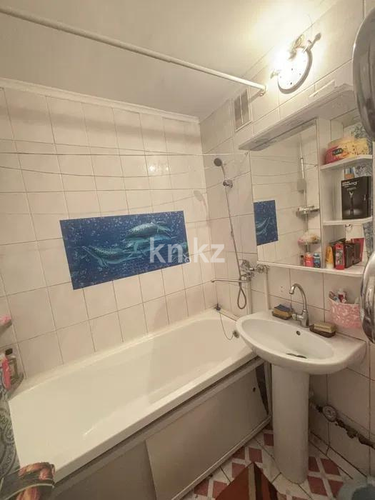 Продажа 3-комнатной квартиры, 62 м², мкр-н Восток-3, дом  14 в Караганде - фото 5