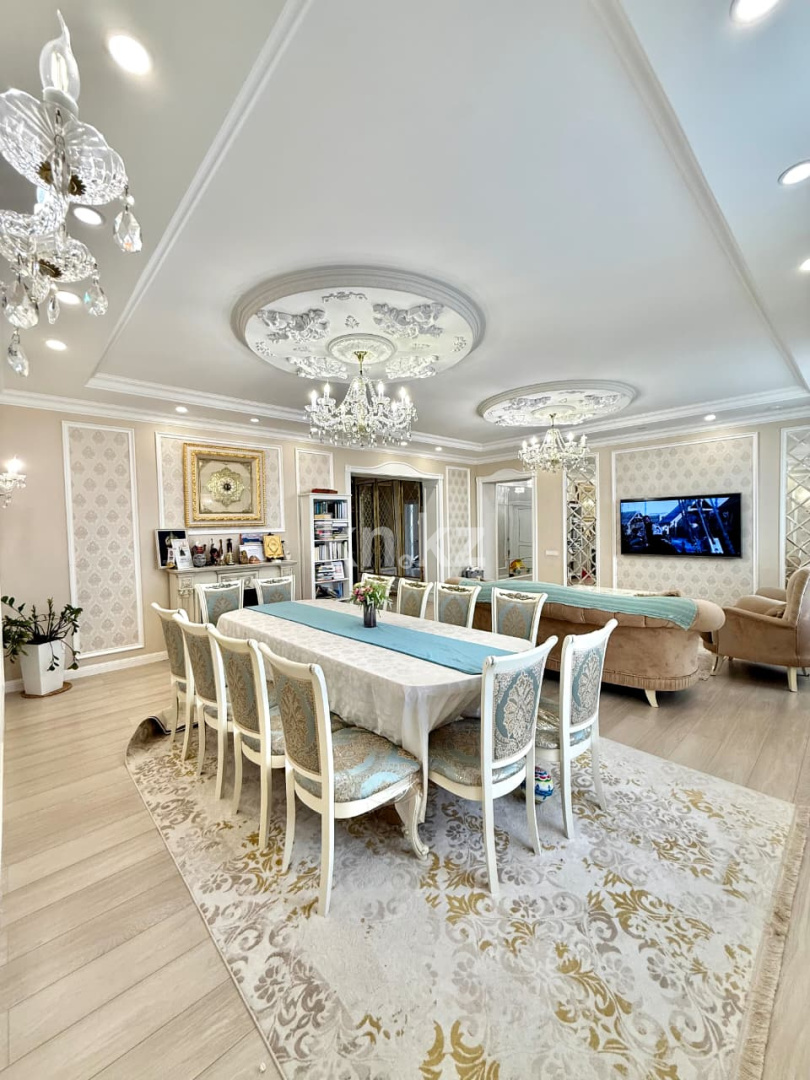 Продажа 4-комнатной квартиры, 140 м², пр. Шахтеров, дом  5/1 - Продажа квартир в Караганде фото 1 из 21