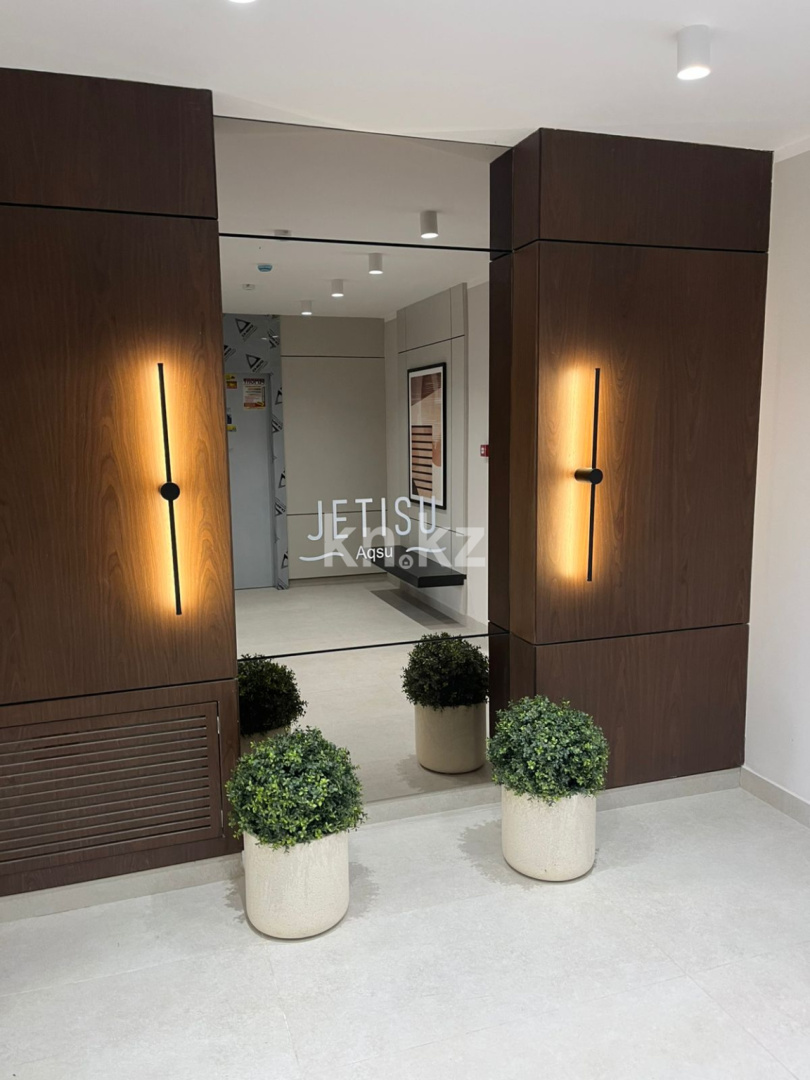 Продажа 3-комнатной квартиры, 68.45 м², пр. Улы Дала, дом  46 - Продажа квартир без посредников в Астане фото 1 из 16