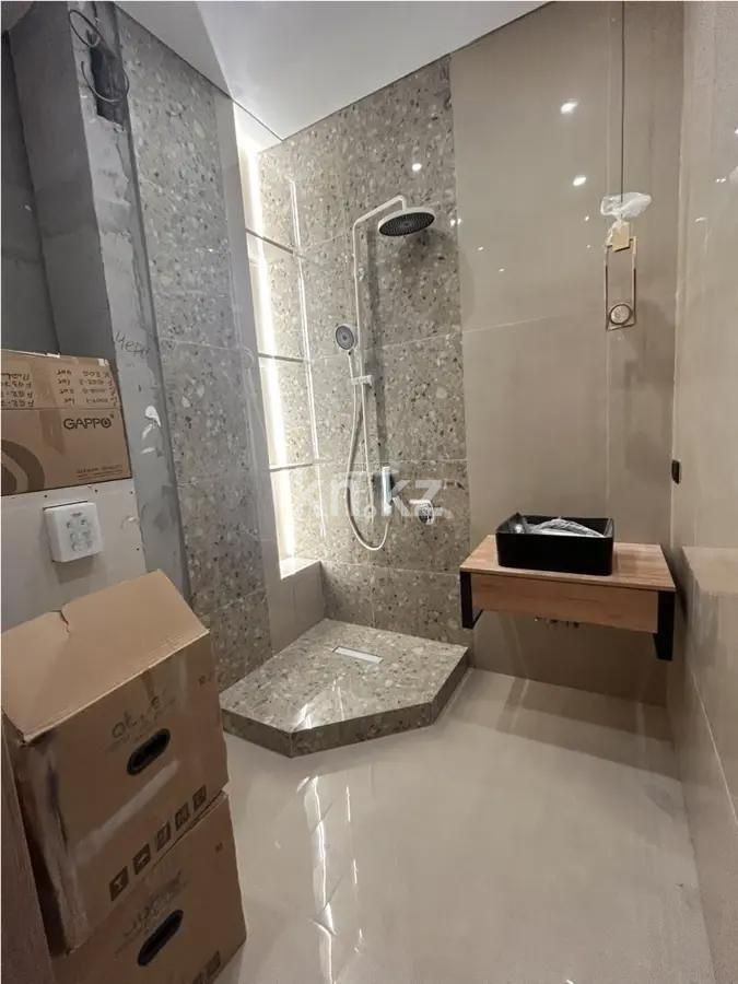 Продажа 4-комнатной квартиры, 135.6 м², ул. Мухамедханова, дом  4/1 в Астане - фото 5