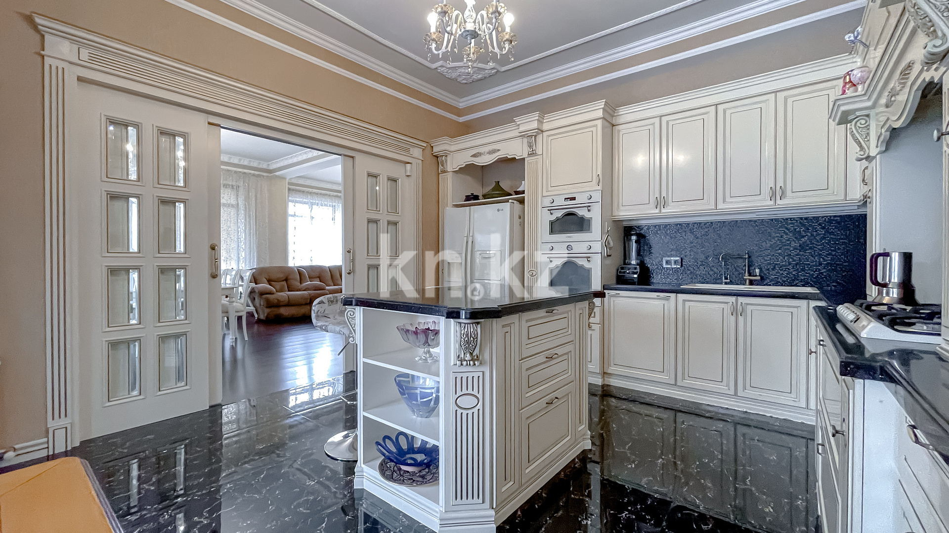 Продажа 6-комнатного дома, 375 м² - Продажа домов, коттеджей в Алматы фото 1 из 38