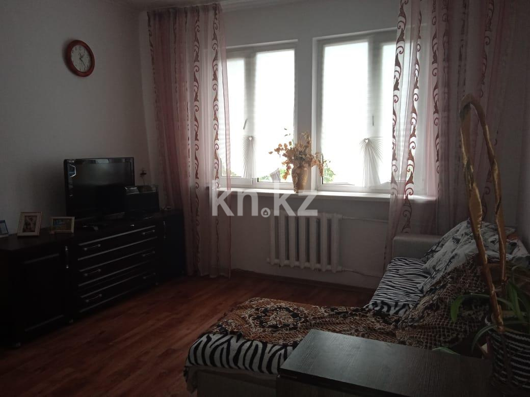 Продажа 3-комнатной квартиры, 63 м², ул. Баженова, дом  158 - Продажа квартир в Караганде фото 1 из 9