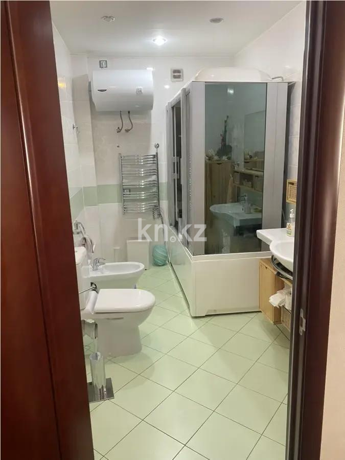 Продажа 6-комнатной квартиры, 220 м² - Продажа пятикомнатных и более квартир от собственников в Караганде фото 8 из 9