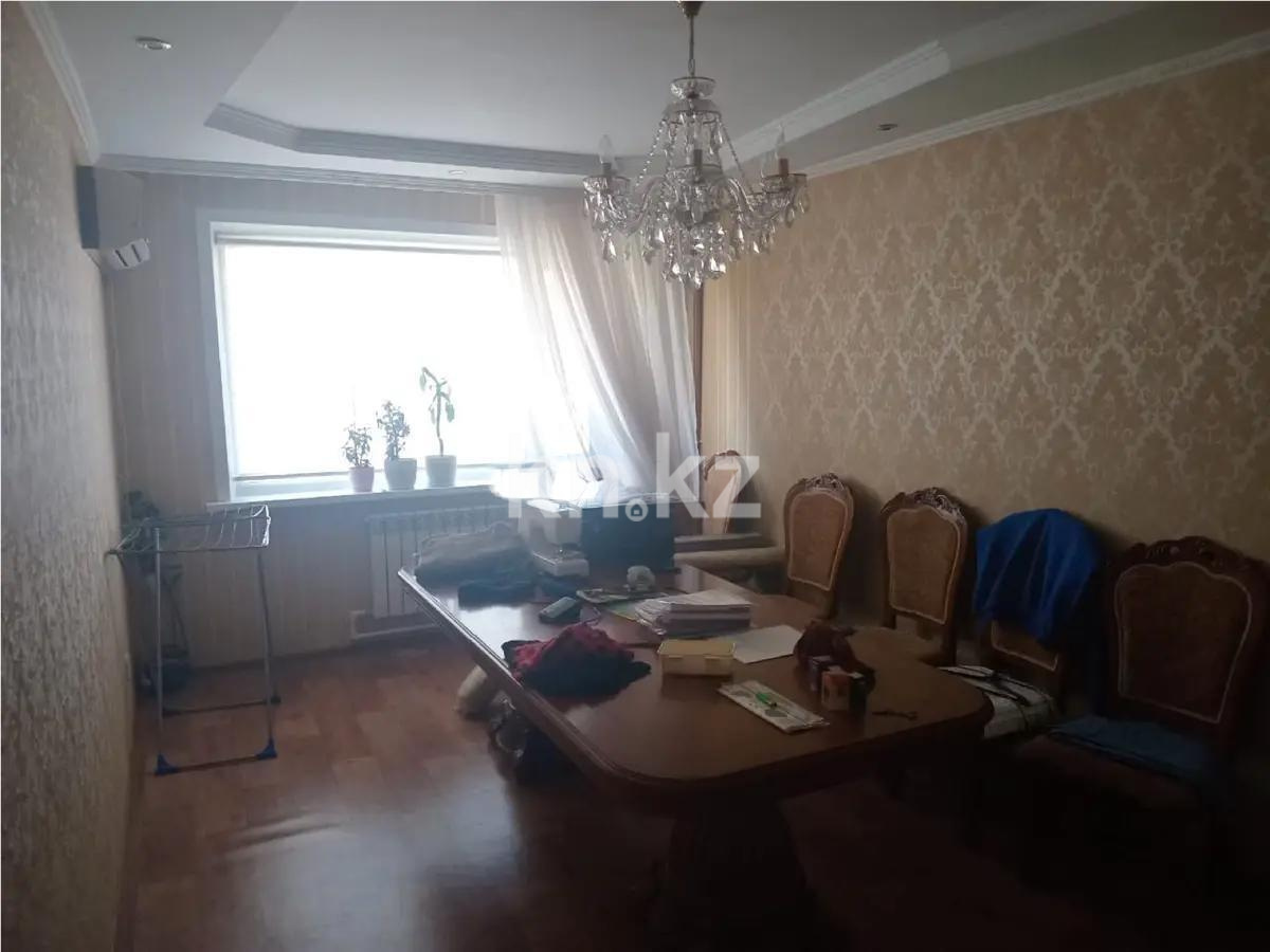 Продажа 4-комнатной квартиры, 90 м², ул. Университетская, дом  17/2 - Продажа четырехкомнатных квартир в Караганде на Юго-Востоке фото 1 из 4
