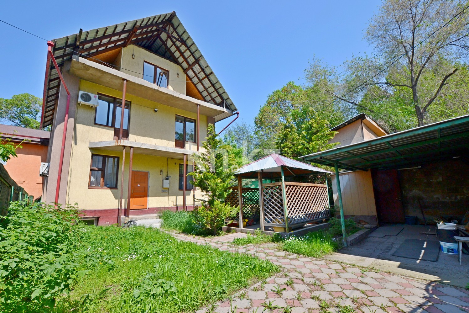 Продажа 8-комнатного дома, 260 м², ул. Шевцовой - Продажа домов и коттеджей в Алматы фото 1 из 31