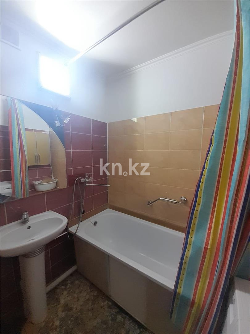 Продажа 3-комнатной квартиры, 57 м², ул. Аманжолова, дом  43 - Продажа квартир в Караганде фото 7 из 15