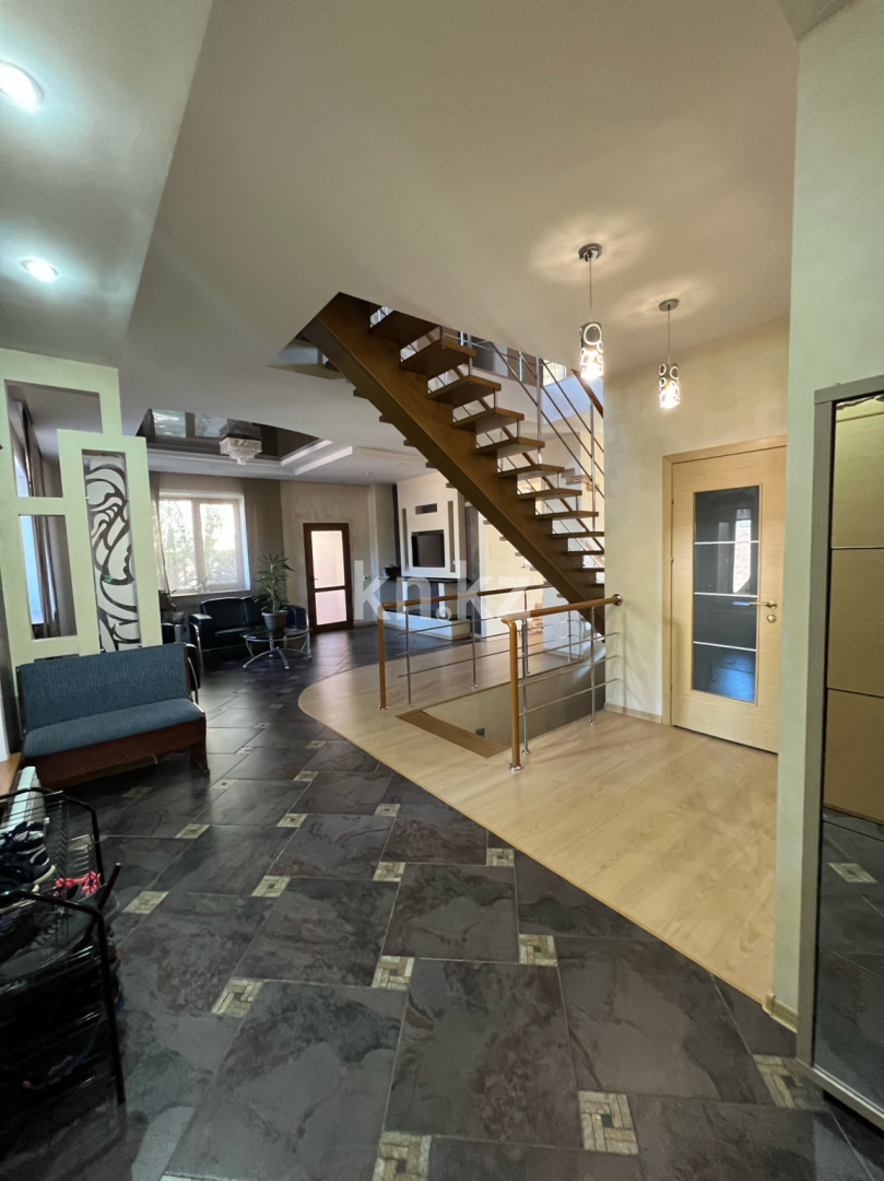 Продажа 7-комнатного дома, 474 м², ул. Комиссарова - Продажа домов и коттеджей в Караганде без посредников фото 8 из 40