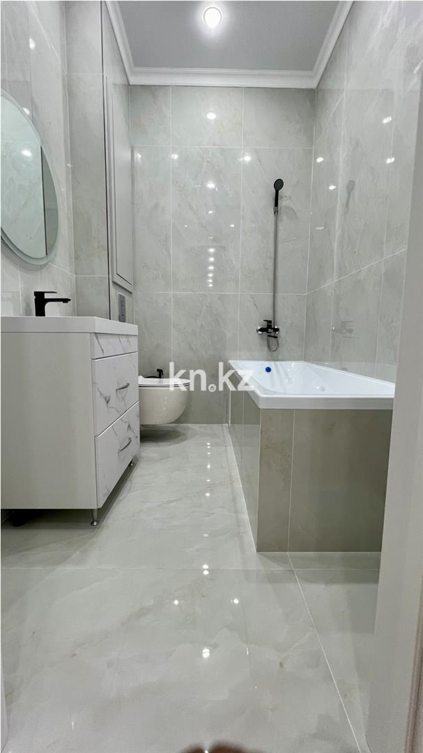 Продажа 2-комнатной квартиры, 62 м², 137 учетный квартал, дом  343 в Караганде - фото 3