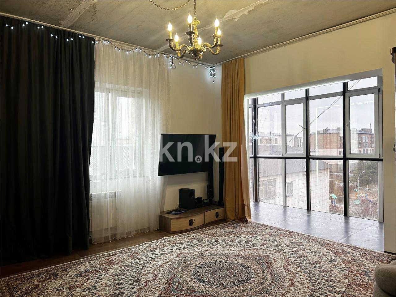 Продажа 3-комнатной квартиры, 95 м², ул. Муканова в Караганде