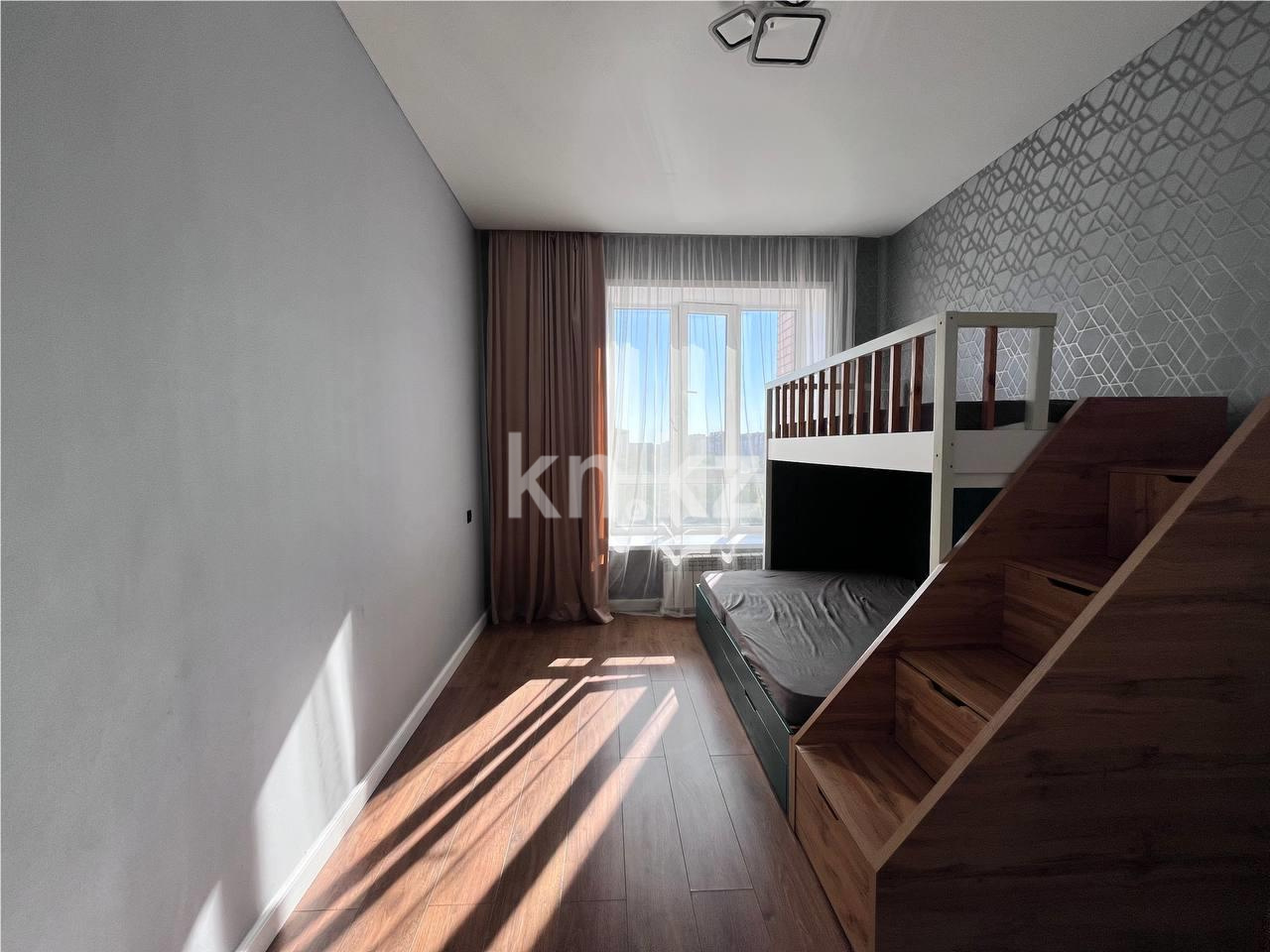 Продажа 4-комнатной квартиры, 94 м², ул. Муканова - Продажа  четырехкомнатных квартир в Караганде фото 15 из 37
