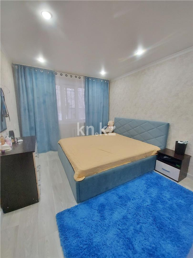 Продажа 2-комнатной квартиры, 54 м², 15 мкр., дом  37 в Караганде - фото 3