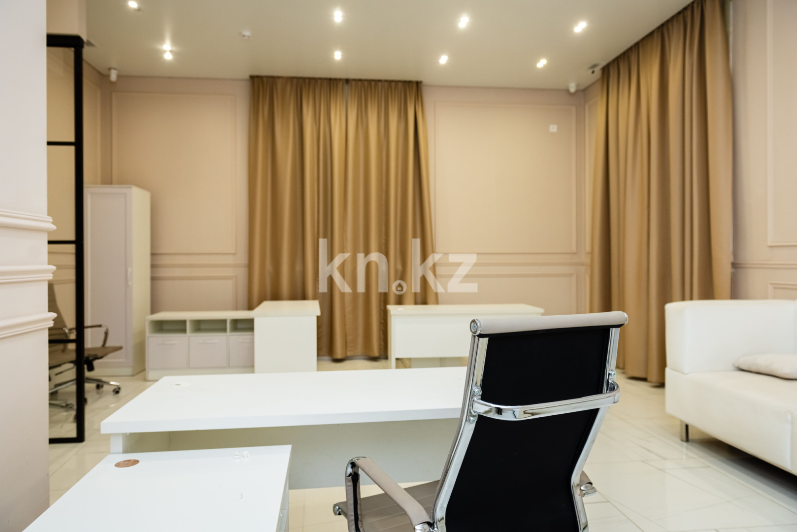 Продажа , 300 м², ул. Муканова, дом  53 - Продажа офисных и торговых помещений в Караганде фото 18 из 34