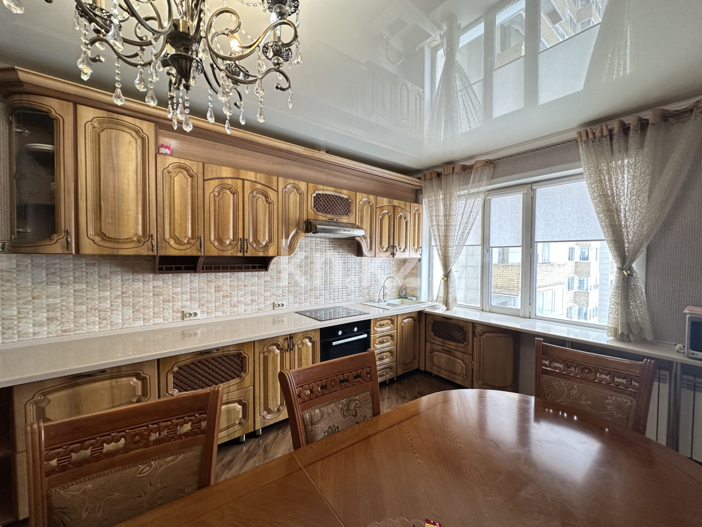 Аренда 3-комнатной квартиры, 117 м², пр. Шахтеров, дом  60 - Аренда  трехкомнатных квартир помесячно в Караганде фото 1 из 40