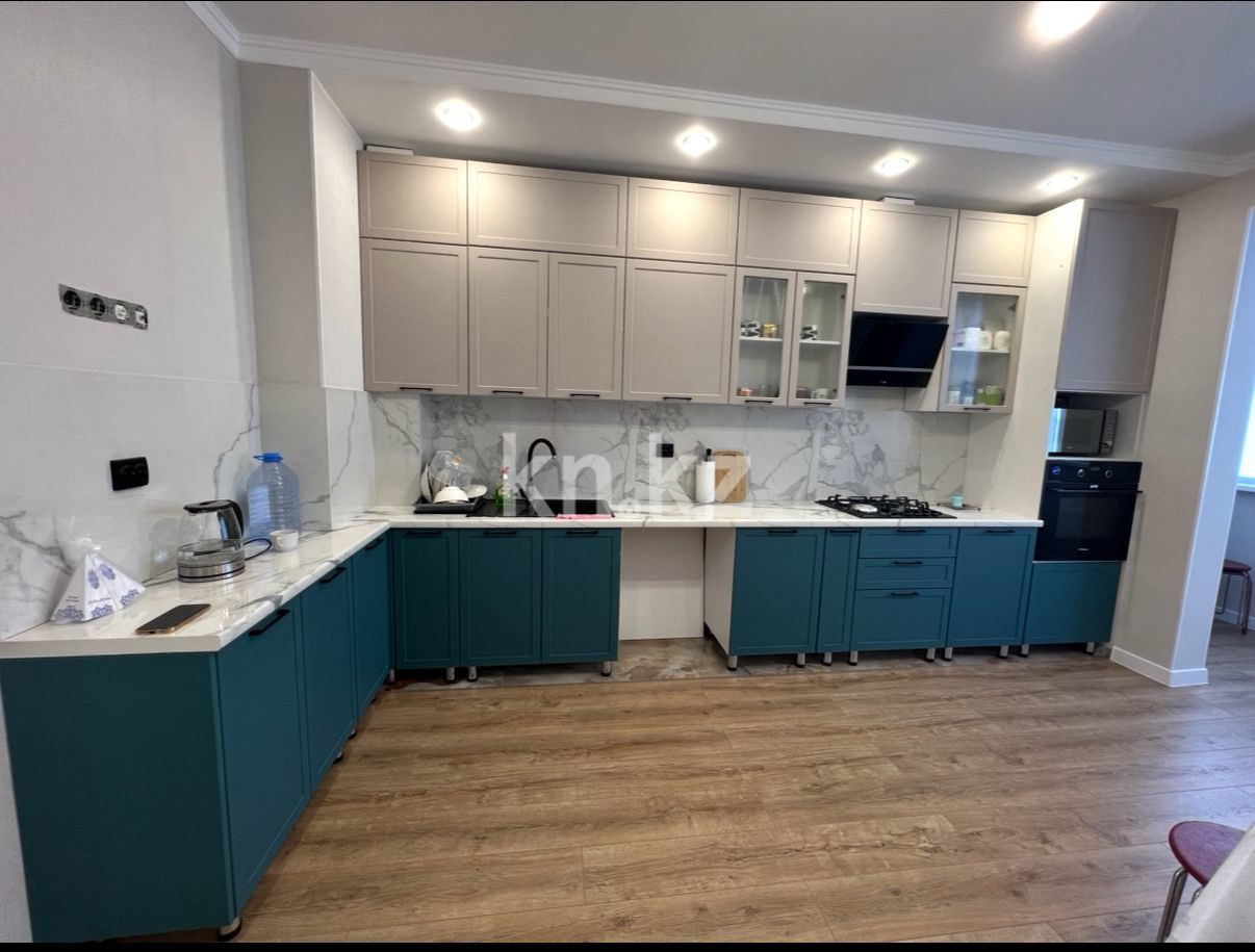 Продажа 3-комнатной квартиры, 100 м², ул. Ескалиева, дом  149 - Продажа и аренда недвижимости в Уральске фото 1 из 11