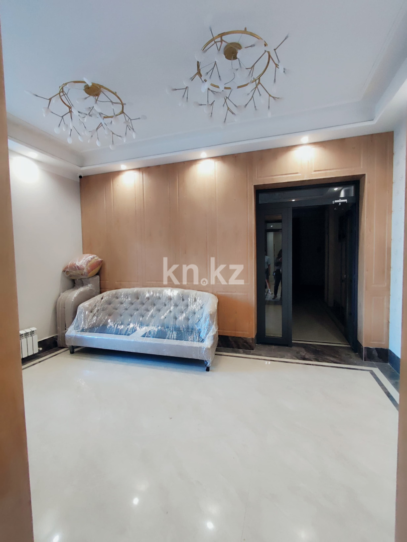 Продажа 3-комнатной квартиры, 92 м², ул. Аманжолова, дом  100 в Караганде - фото 4