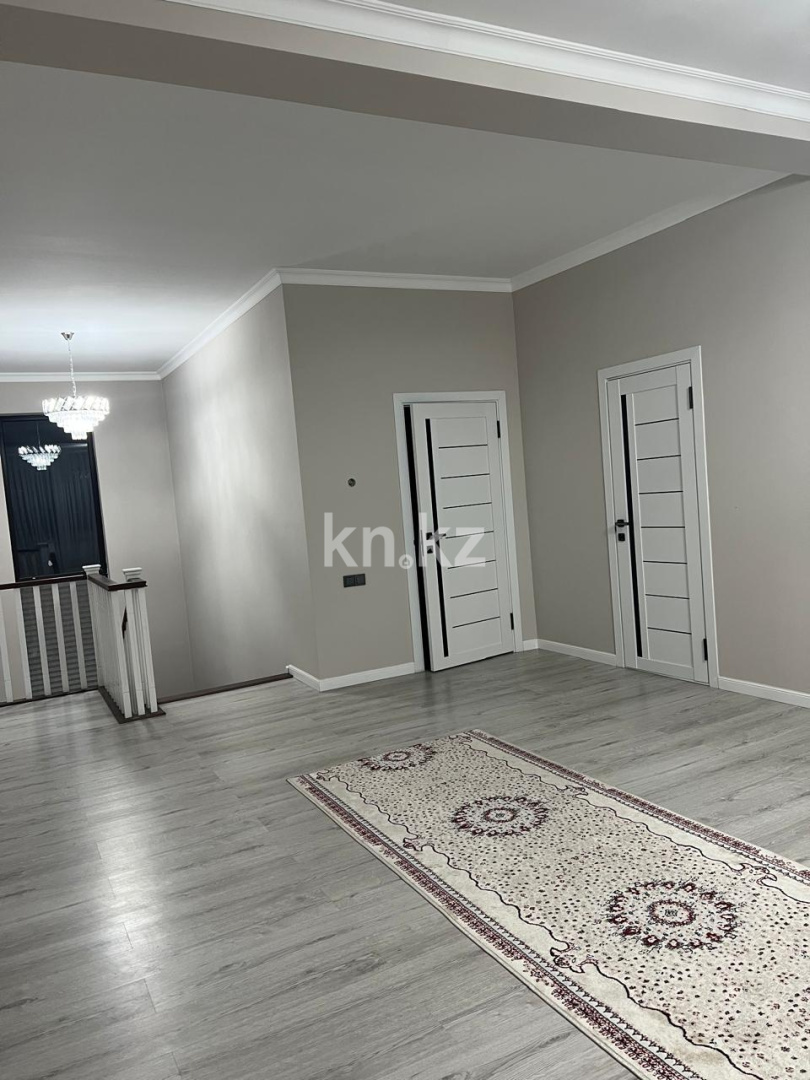 Продажа 8-комнатного дома, 270 м², мкр-н Мадениет, дом  82 - ул. Саина - Продажа домов, коттеджей в Казахстане фото 1 из 11