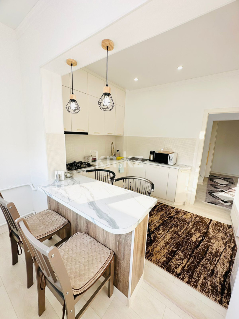 Аренда 2-комнатной квартиры посуточно, 54 м², мкр-н Аксай-4, дом  15 - ул. Жубанова в Алматы - фото 4