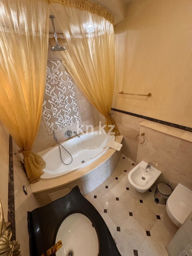 Продажа 5-комнатной квартиры, 206.5 м² в Астане - фото 13
