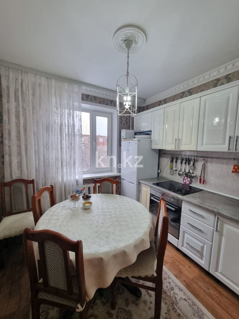 Продажа 3-комнатной квартиры, 64 м², мкр-н Гульдер-1, дом  4 в Караганде - фото 11