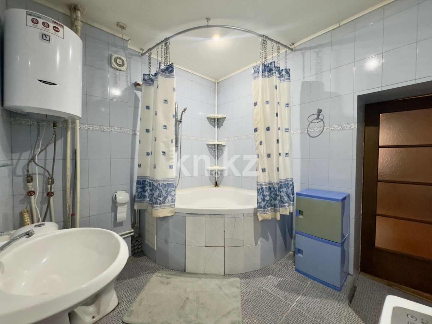 Продажа 3-комнатной квартиры, 65.1 м², ул. Абая, дом  74 в Караганде - фото 15