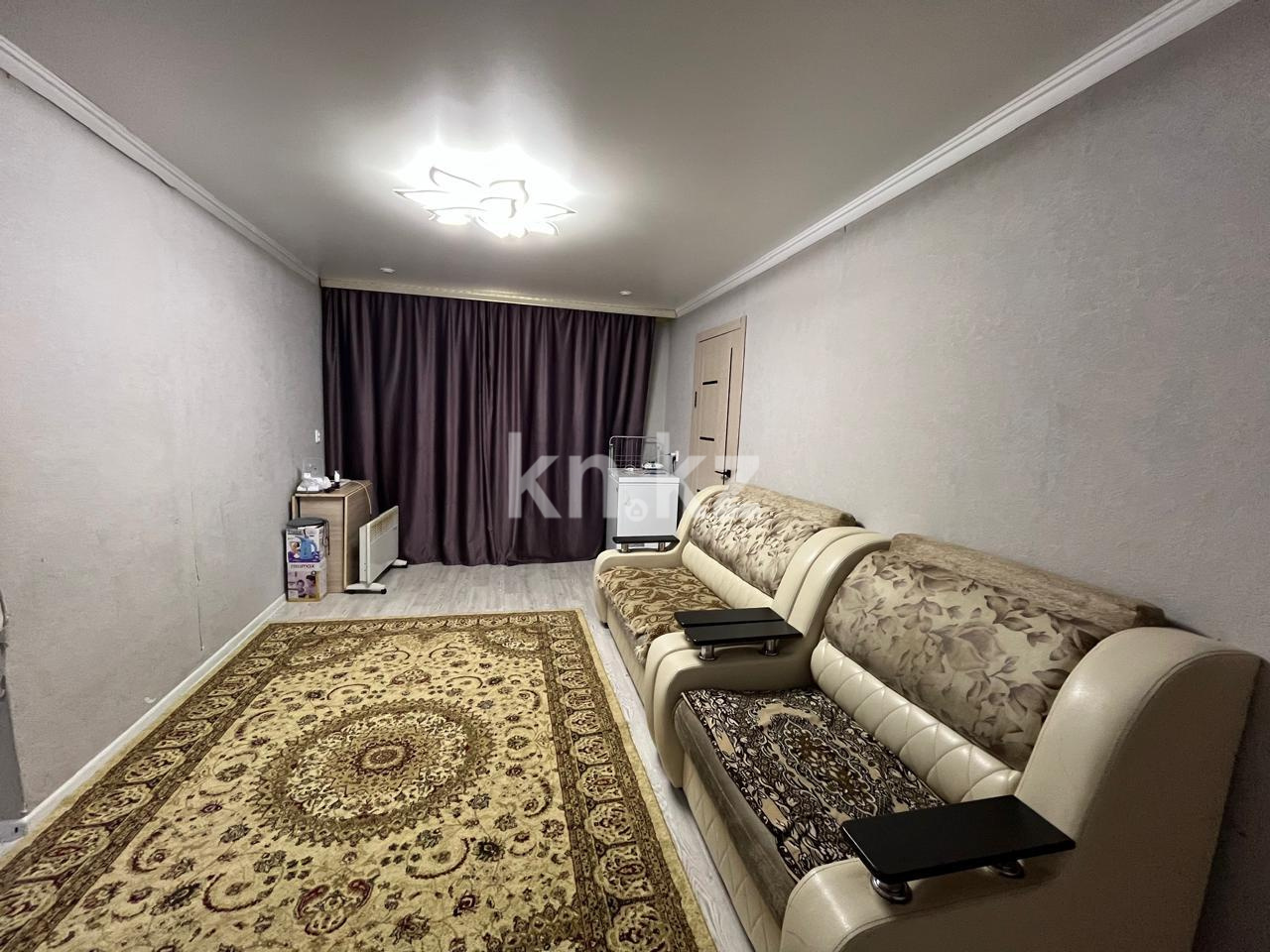 Продажа 3-комнатной квартиры, 55 м², мкр-н 13 - Продажа квартир в Караганде фото 2 из 14