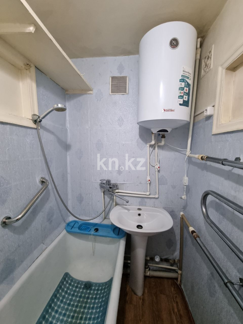 Продажа 3-комнатной квартиры, 50 м², ул. Аманжолова, дом  21 - Продажа квартир в Караганде фото 7 из 15