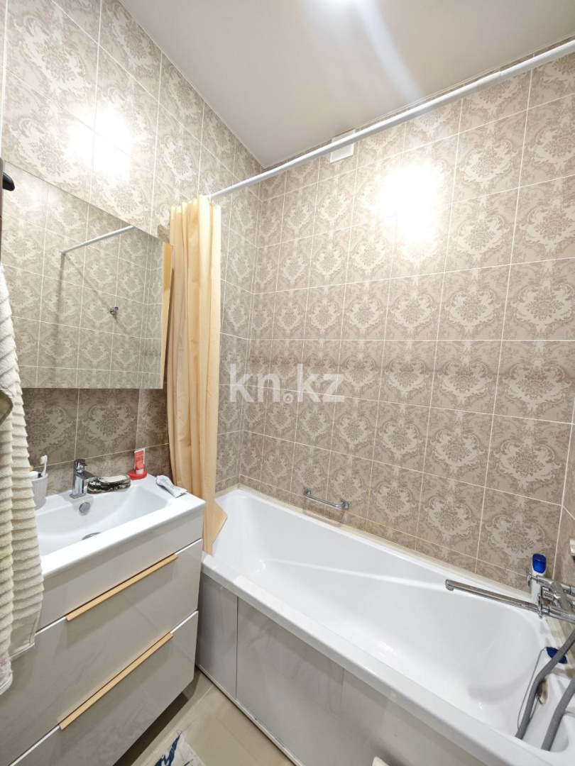 Продажа 3-комнатной квартиры, 84 м², ул. Муканова в Караганде - фото 13