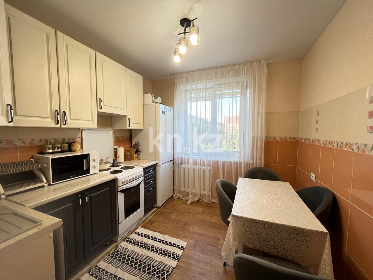 Продажа 3-комнатной квартиры, 64 м², мкр-н Степной-3, дом  1 - Продажа  трехкомнатных квартир в Караганде фото 3 из 14