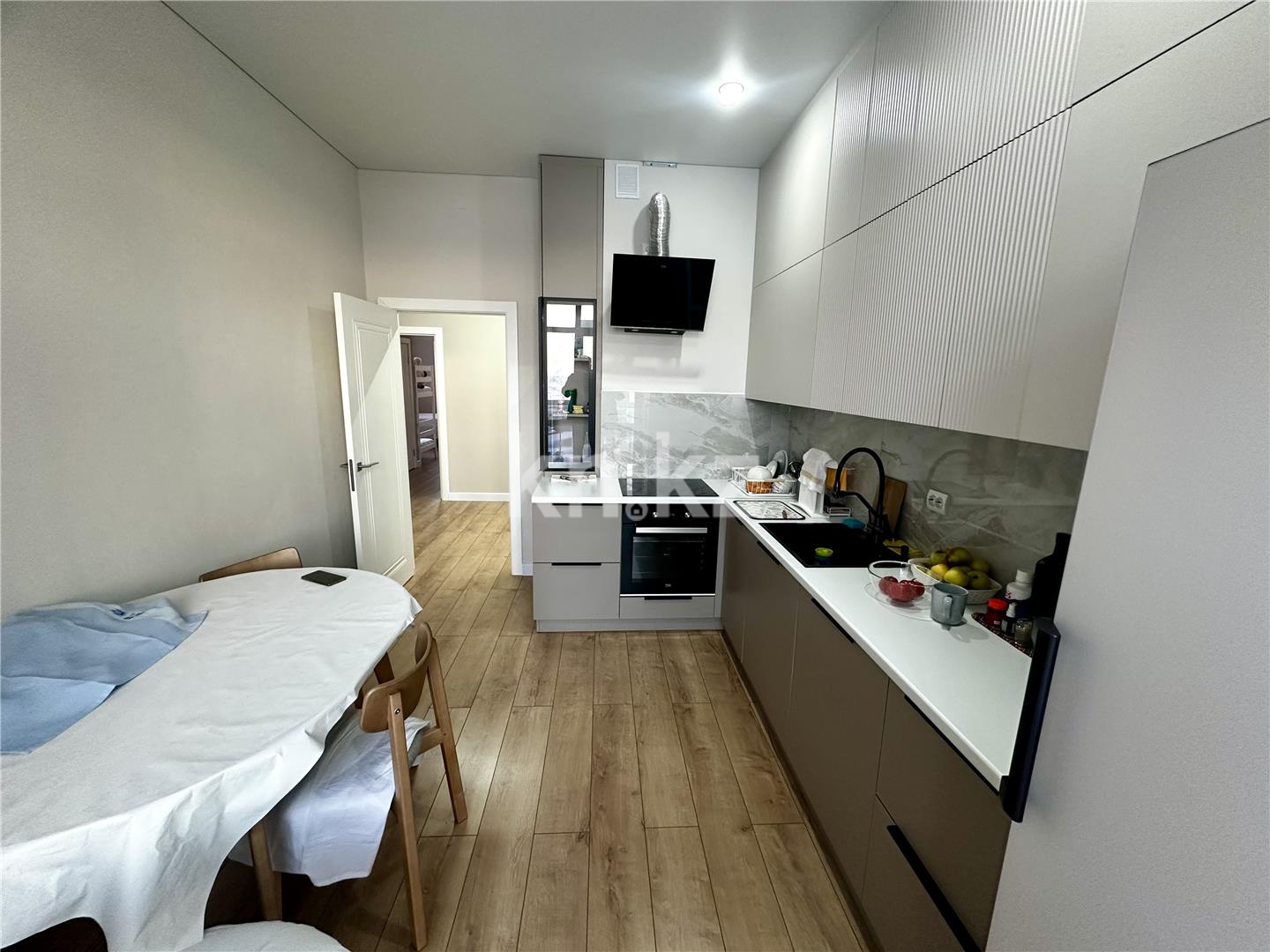 Продажа 3-комнатной квартиры, 97 м², пр. Шахтеров, дом  68 - Продажа  трехкомнатных квартир в Караганде фото 2 из 37