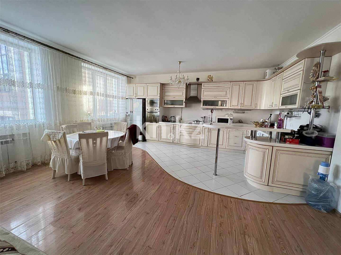 Продажа 4-комнатной квартиры, 202 м² в Караганде